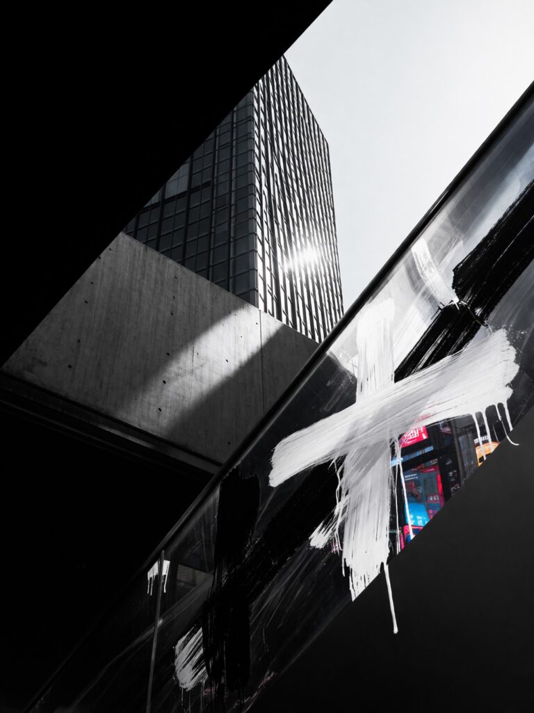 君の中の未使用区画へ。まだ開いていない感受、保留された熱、説明になる前の衝動を、福音の響きで呼び出す短いテキスト。