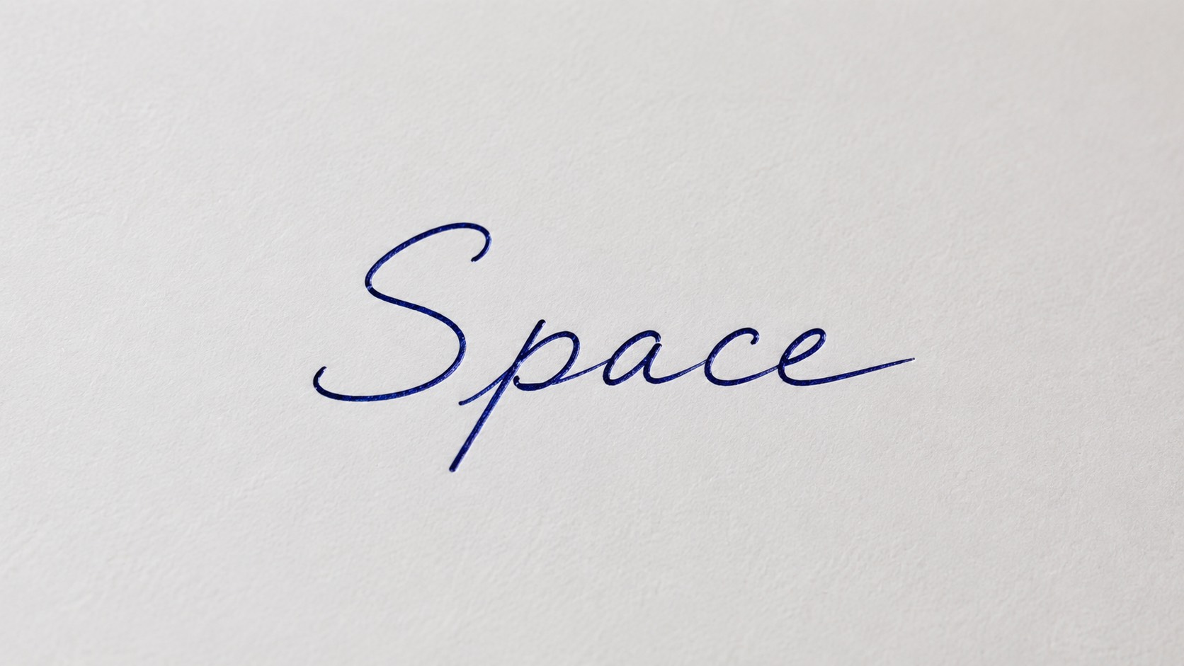 文章は距離や広さを説明するだけではありません。Spaceでは、物と物の関係から読者の中に空間を立ち上げ、歩ける世界を設計する方法を解説します。