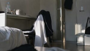 高校生から応募できるGlassRoomのアイドルオーディション。未経験でも応募可能。アイドルになりたい。でも応募フォームはまだ開かない。そんな応募前の迷いをそのまま並べました。